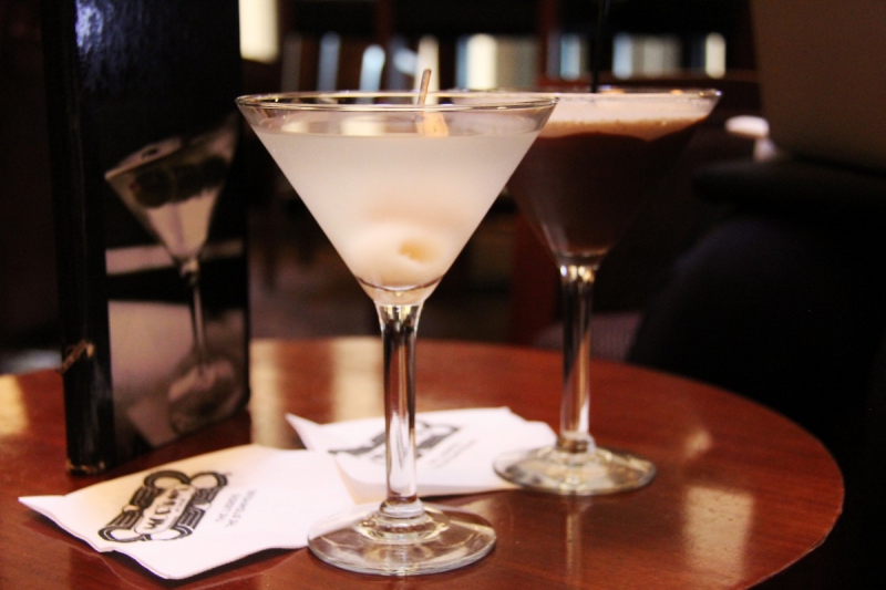 boite-nuit-LA FARLEDE-min_martini_bar_lychee_chocolate_alcohol_liquor_happy_hour_happy-910161